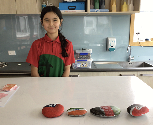 Oraynab- Painting rocks of flags from around the world