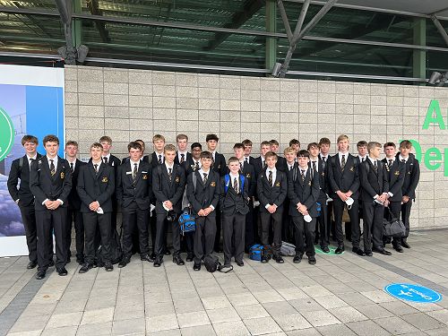 An excited group about to depart to Twizel to compete at the National Champs.