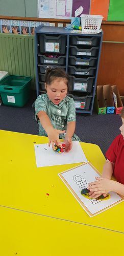 Mixing colours with playdough