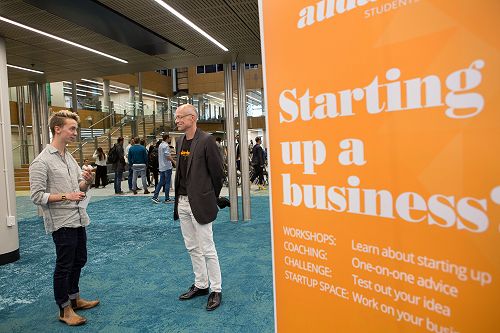 Finn Shewell speaking with Thomas Weidling