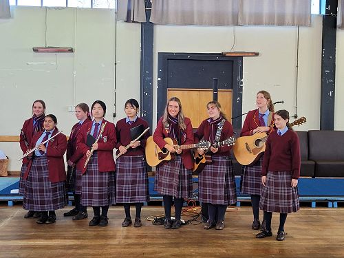 Roncalli Woodwind Ensemble and vocalists entertaining at Sacred Heart Primary School