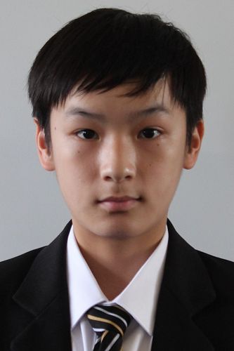 Junior oak recipient, Gabe Pinvanichkul