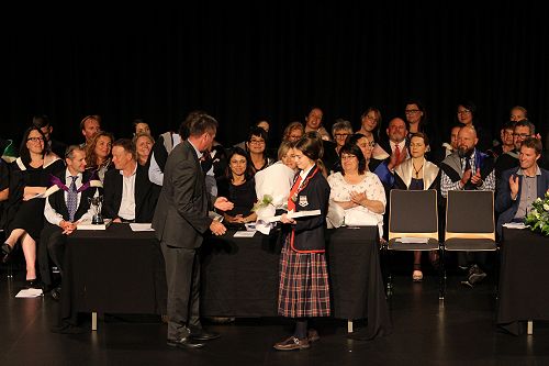 Akeira Worthington (R) Proxime Accesit to the Dux