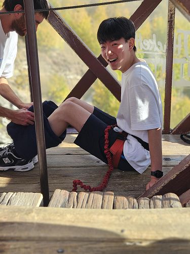 Jaeyong Shin gets ready to jump.
