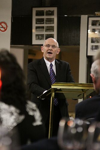 Peter speaking at the 2009 Champions Dinner