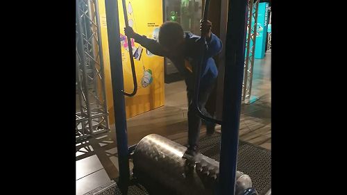 Video: Motat Xephaniah Rolling log