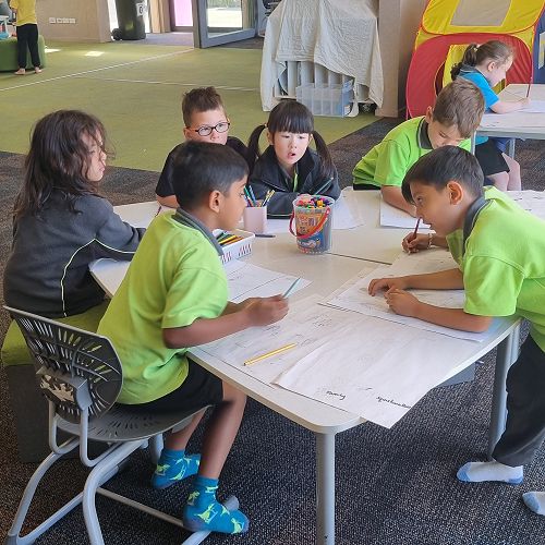 Creating our tree-riffic pictures about ourselves in Kākāriki