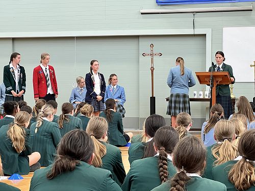 Chapel Service to begin proceedings