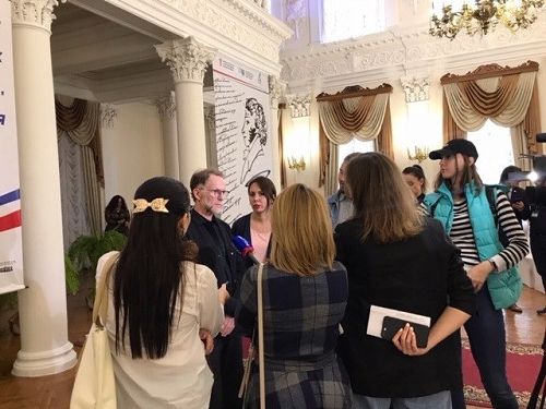 David
Howard interviewed at the opening of the “Lipki” International Forum of Young Writers, where 150 young talents
met with senior editors in a series of workshops.