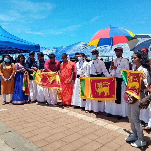 In mid-April representatives of the Devasarana
Development Centre visited the protest village in Colombo.  
