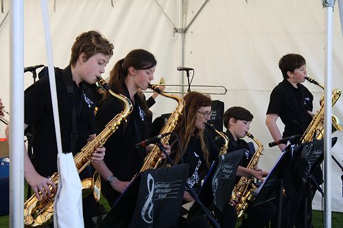 Tenors and Bari sax soli