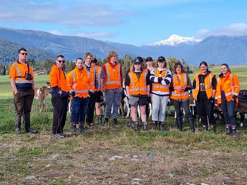 Students visit the PAMU farms in Moana