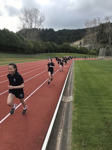 Year 5 and 6 Girls, 800m Race.