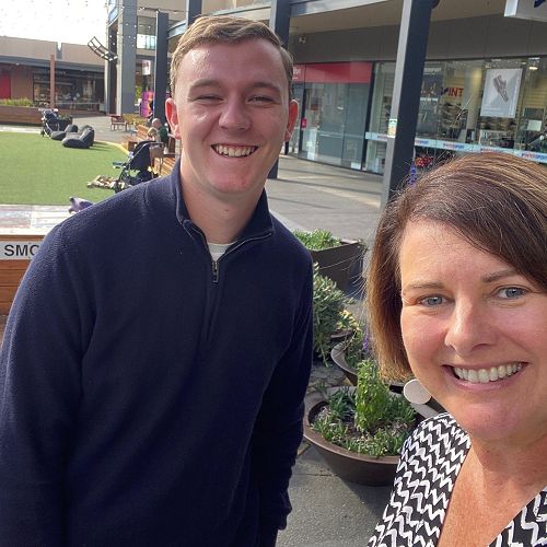 Toby Thorpe of the
Rotary Club of Huon Valley (District 9830) in a celebrity selfie with Paula
Wriedt, Mayor of Kingborough in Tasmania