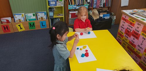 Mixing colours with playdough
