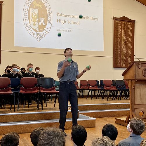 Rohan Kanagasundaram Juggling Performance