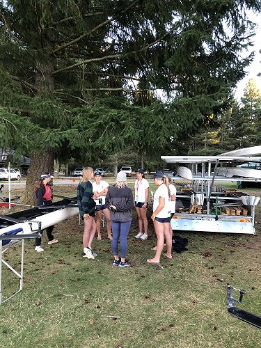 Last team talk for the Under 17 four