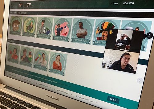 Kaydah learning NZSL 