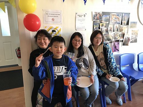 Ms Ding with her son and Echo with her mother