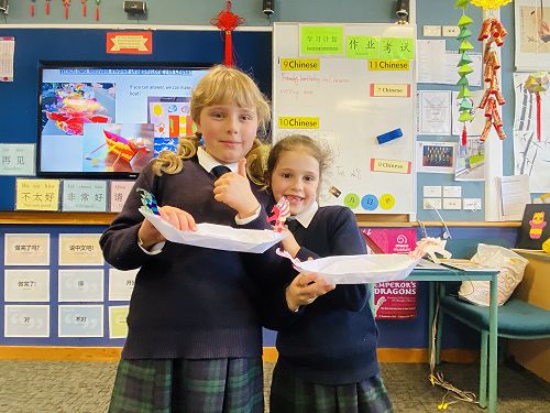 Year 3 Maia Hayden and Maya Marra dragon boat