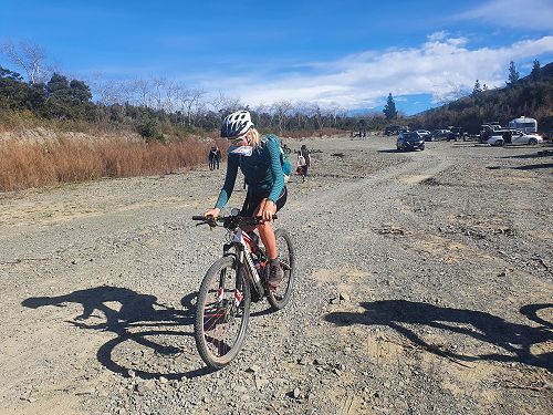 Emily Prout multi-tasking during the mountain bike leg