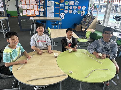 Room 2a kids making diyas out of clay