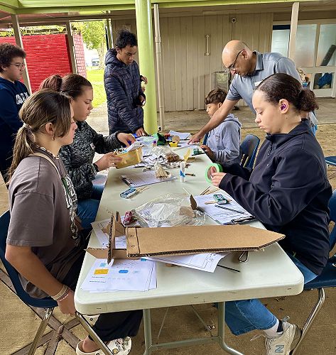 Language Day in Moerewa - Learning about pulleys and levers