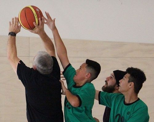 For such a short guy Luke Sumich has some reach.  