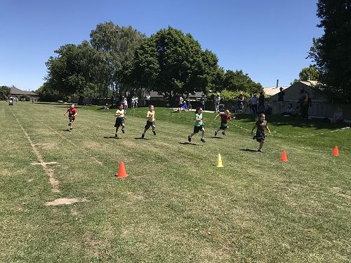 Year 4 Girls Sprint Final - Lillian, Eva, Pippa, Khloe, Katie, Zoe M
