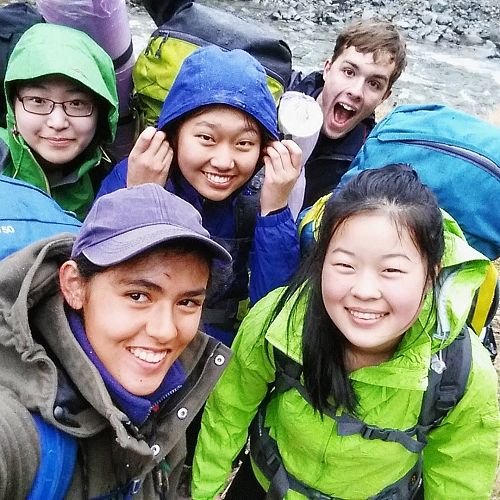 








Vanessa Robinson (ex RHS) surrounded by Dabin
Jung, Hannah Lee, Mark Holdaway and Clara Choi on the St James.