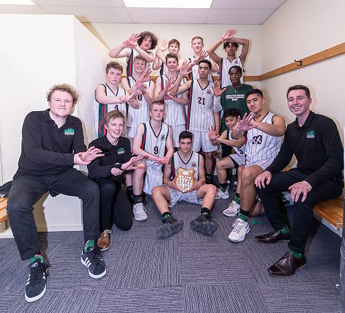 Senior Basketball Boys