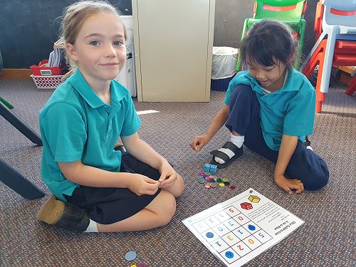 Amber and Rita playing 'Dice Subtraction 4 in a Row'