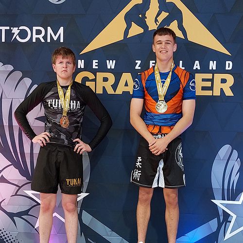Congratulations to Luke Brinkley! (right)



National Champion in the Juvenile Men Green - 73kg at the NZ Grappler No Gi Nationals held in Auckland over the weekend for Jiu-jitsu.