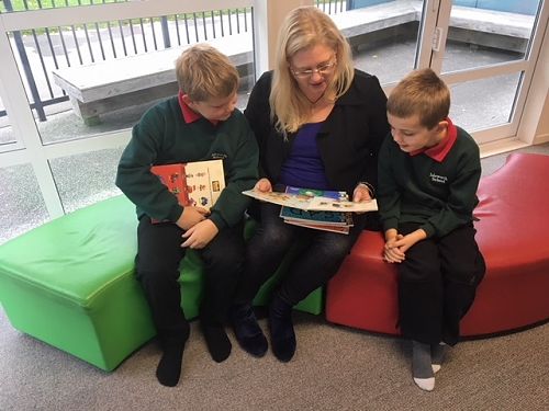 Hapua Parents Visit to Read during Book Week