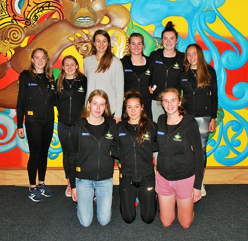 2018 Senior A Netball players pictured with Jess Moulds