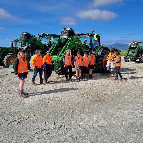 Students visit the PAMU farms in Moana