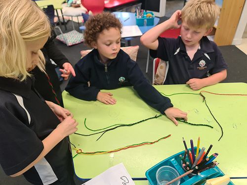 Practising rope weaving just like Māui & his brothers!
