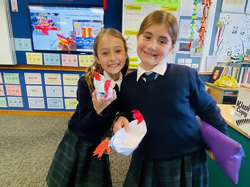 Year 3 Gabrielle van Aart and Annabel Morrison dragon boat