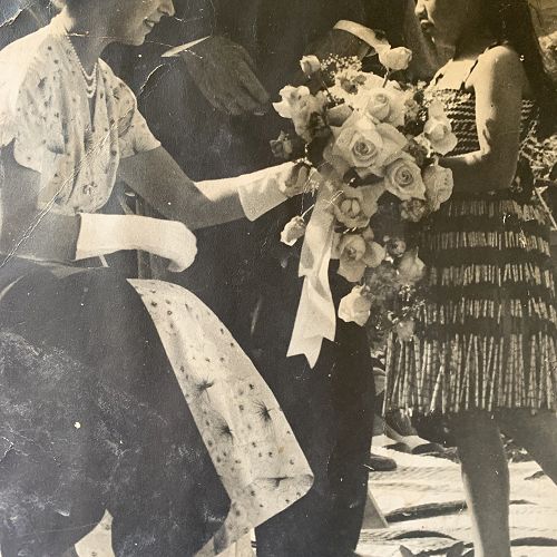 Anne Peri presents a bouquet to the Queen.