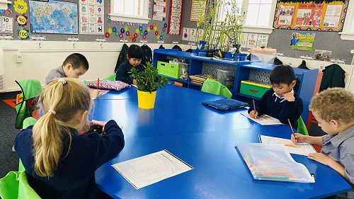 Year 0-1 Mandarin class making “red envelopes”