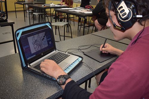 Nicolai Lourens uses his HP Probook in art.