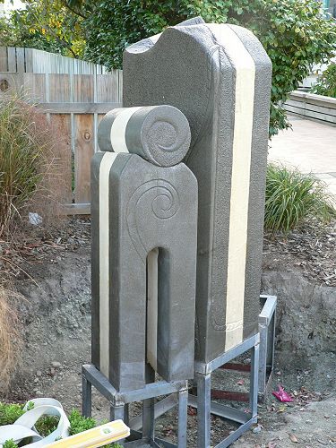 Placing the sculpture