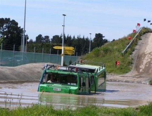 Hagglund Ride | รถตีนตะขาบที่ใช้ในแอนตาร์กติกา มีให้ลองนั่งที่ Chch Antarctic Centre