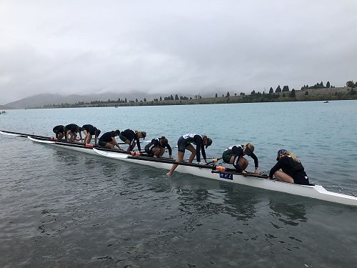 Novice Eight preparing to race