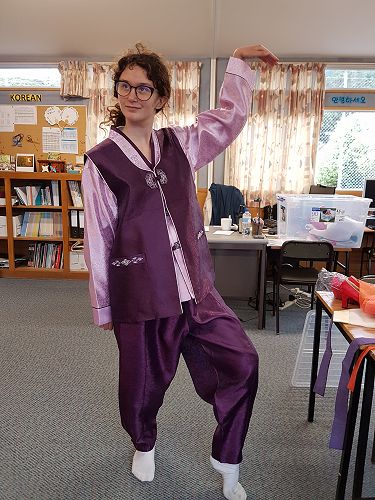 Hanging out in Hanbok