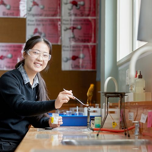 Joanna Li receives Altrusa Youth Award