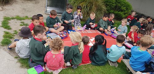 Christmas singing and picnic lunch at Isleworth Kindy