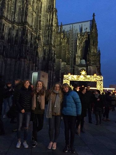 Helena, Jana, Jamie and Kate in front of the Cologne Cathedral.