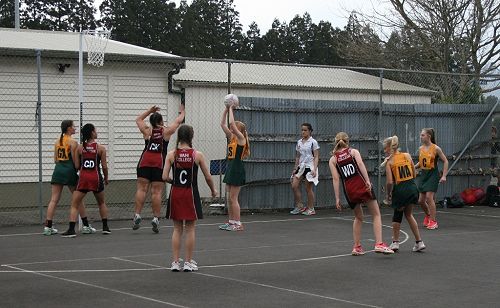 Samara Kiernan takes aim | Div 1 Netball