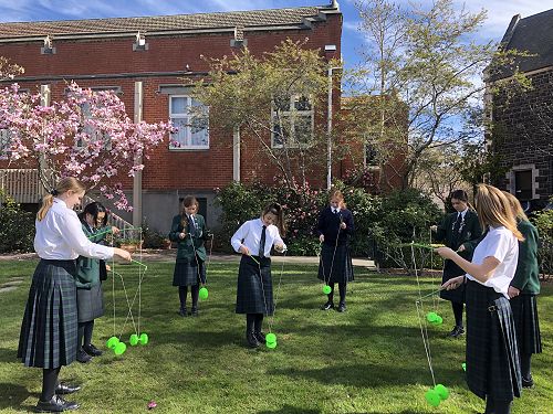 Year 9 play Diabolo